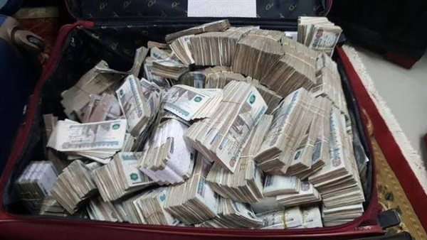  حقيبة العمر تعود لأصحابها.. القصة الكاملة للاستيلاء على 8 ملايين جنيه داخل أتوبيس بالقاهرة 
