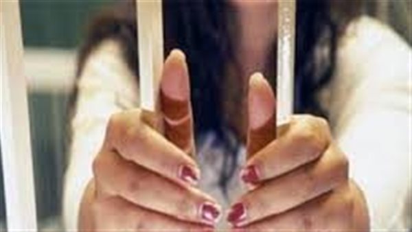 لابتزازه ماديًا.. عقوبة صارمة لمتهمة بسبّ وقذف زوجها بسوهاج