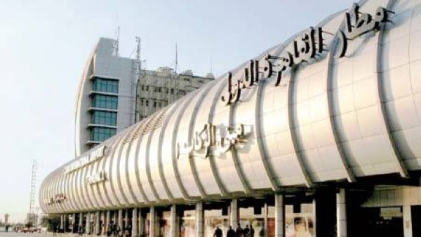 في ملابسها الداخلية.. تفاصيل ضبط 1000 قرص تامول مع مسافرة لأداء العمرة بمطار القاهرة