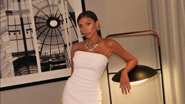  بالألماظ.. دينا الشربيني تخطف الأنظار بهذه الإطلالة | شاهد 