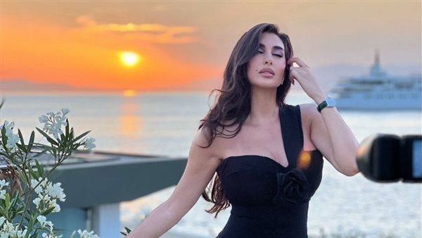 سعر صادم للحذاء.. ياسمين صبري تخطف الأنظار بإطلالة جديدة | شاهد