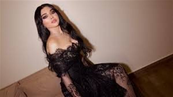  بالشبيكة الجرىء.. هيفاء وهبي تثير ضجة بهذه الإطلالة | شاهد 