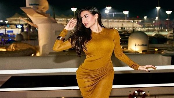  بالكاجوال..ياسمين صبري تخطف الأنظار بهذه الإطلالة | شاهد