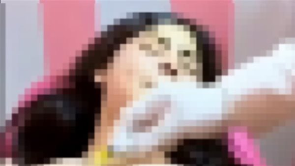 أحضان أمام الكاميرا.. تفاصيل مثيرة عن فيديو الطبيب والسيدة وحقنة التجميل | شاهد