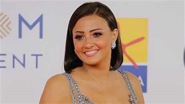 فستان أصفر منفوش.. بشرى تثير الجدل بهذه الإطلالة | شاهد