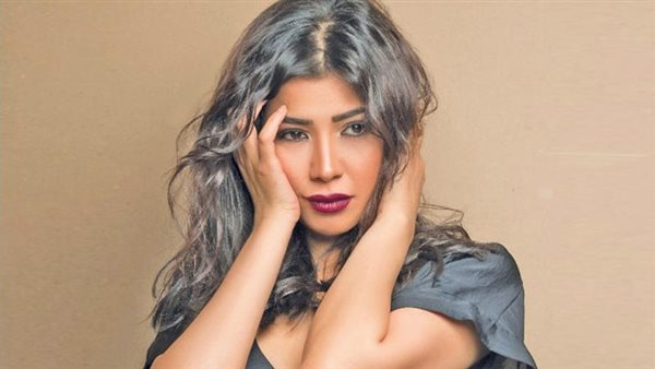 سواد قلب وتطاول وردح.. رسالة غامضة من مها نصار عن خلاف جمعها بفنانة 