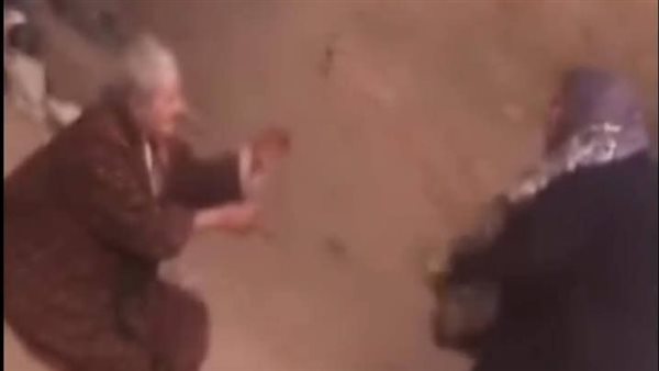 سحلتها في الشارع والأم سامحتها.. 15 عامًا من رعاية فوزية لوالدتها تنتهي بمأساة