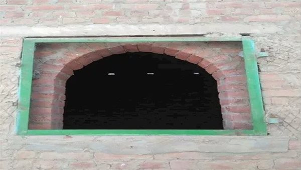 حقيقة فيديو سرقة أبواب المقابر في الفيوم | شاهد