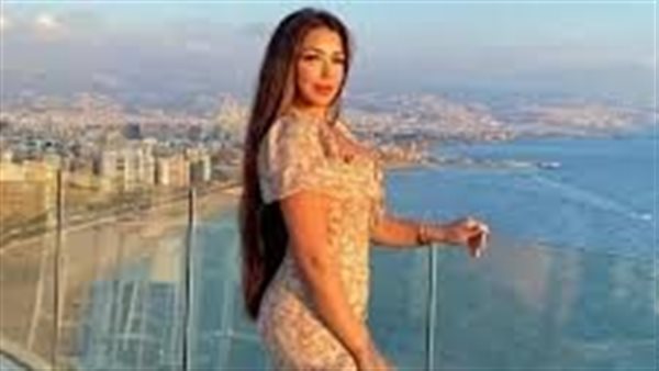 فستان قصير..سارة سلامة تخطف الأنظار بإطلالة جريئة | شاهد