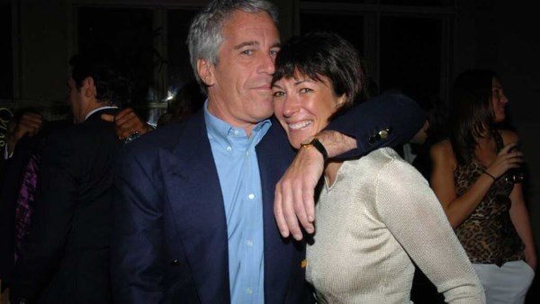  ضحية 9 سنوات و6 مسئولين.. مفاجأة مثيرة جديدة بقضية المجرم جيفري إبستين 