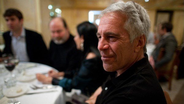 وثائق جديدة.. كيف ساهم جيفري إبستين في إشعال الفوضى بمصر والشرق الأوسط ؟