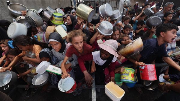 فضيحة جديدة.. نشطاء في حماس يجمعون تبرعات تحت الطاولة