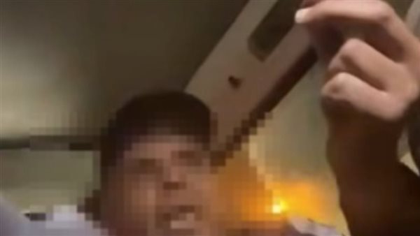 اضربيني بالجزمة.. تفاصيل مثيرة عن ادعاء فتاة تحرش مسن بها داخل ميكروباص | فيديو