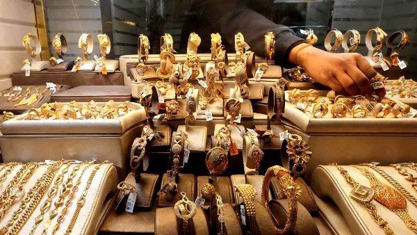 سعر الذهب اليوم الأحد 15-2-2026 مفاجأة جديدة