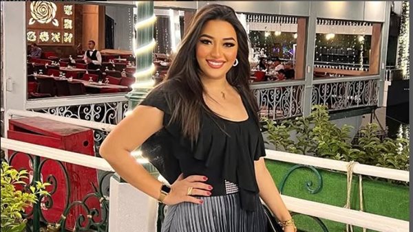 بالكاجوال.. رحمة محسن تثير ضجة بهذه الإطلالة | شاهد