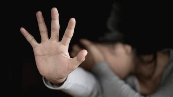 كانت تعاقبها بالحرق.. تفاصيل مأساوية في وفاة صغيرة على يد والدتها بالمنوفية