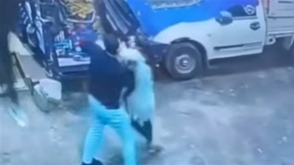 تفاصيل ضبط شاب اعتدى على زوجة شقيقه وسحلها في الشارع بالخصوص 