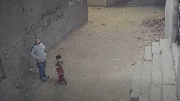  خرج من التراويح فعاد بالرصاص.. مفاجآت مثيرة عن فيديو الخرطوش تكشف كواليس ليلة دامية عاشها الأب وطفله 