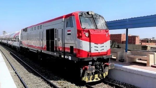  حادث مؤلم.. قطار يدهس سيدة وطفليها في البدرشين 