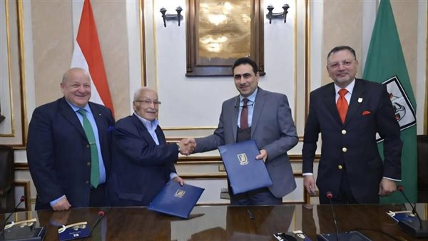 بروتوكول تعاون بين جامعة القاهرة وجمعية إنسان للتنمية الصحية والمجتمعية لإطلاق 50قافلة طبية للكشف على الأطفال في المناطق الأكثر احتياجًا