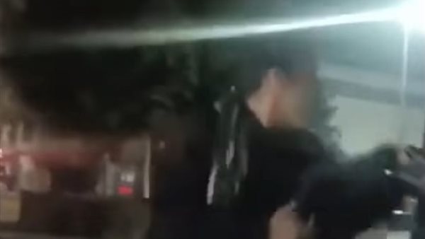 ادعى أنها زوجته.. تفاصيل مثيرة في مطاردة شاب لفتاة بسلاح أبيض