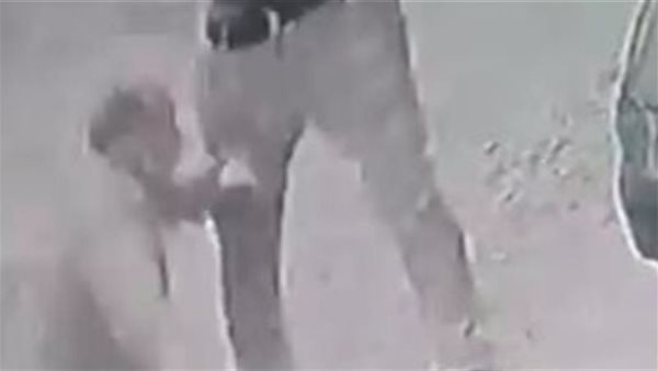كان راجع من صلاة الفجر.. تفاصيل ضبط شاب اعتدى على مسن بعصا في المحلة
