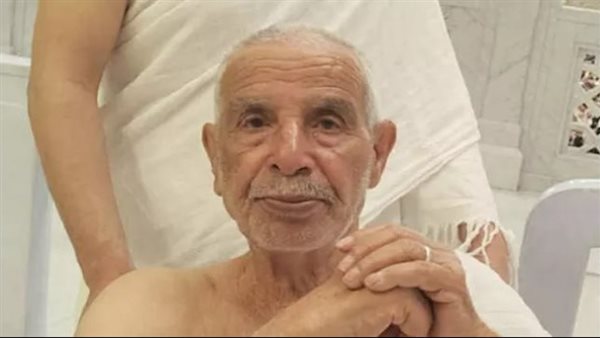 ادفنوني في مكة.. وفاة معتمر من كفر الشيخ بملابس الإحرام أثناء صلاة الظهر