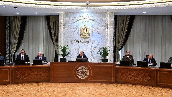 إغلاق المحال 9 مساءً والعمل عن بُعد.. 10 إجراءات حكومية استباقية لتأمين الغذاء والطاقة 