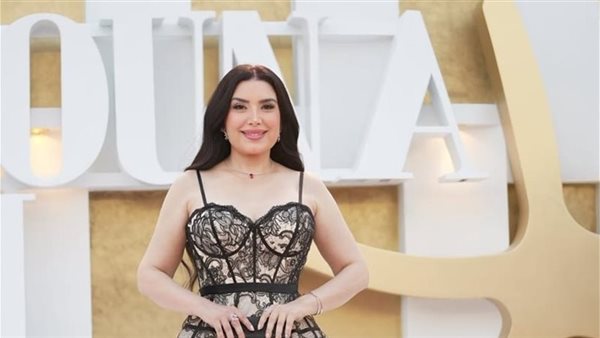  أكياس بلاستيك.. عبير صبري تثير الجدل بهذه الإطلالة | شاهد