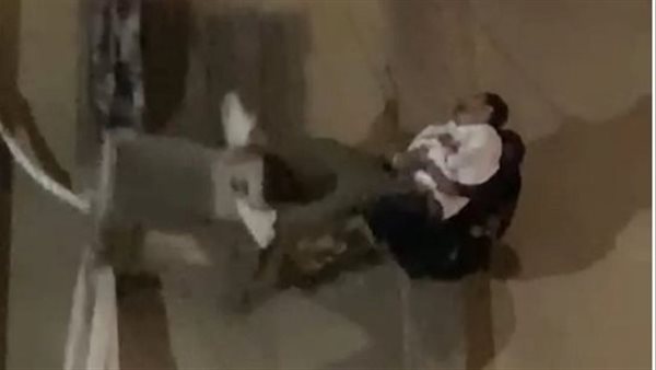 لقطات تخطف الأنفاس.. تفاصيل انقاذ شاب من الموت بالجيزة | فيديو 