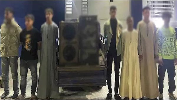 بدون ملابس علوية.. تفاصيل القبض على 7 طلاب رقصوا على تروسيكل بمكبرات صوت في قنا