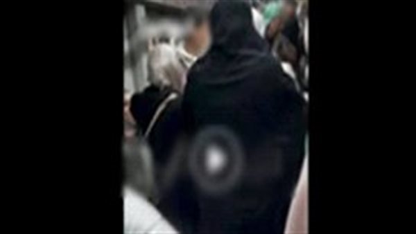 التفاصيل الكاملة لمشاجرة سيدات وشباب داخل مترو الأنفاق | فيديو