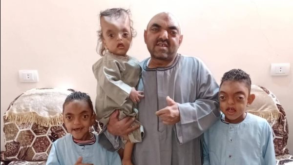 ولادي خلقة ربنا.. تضامن واسع مع الشيخ محمد وأبنائه بعد تعرضهم للتنمر