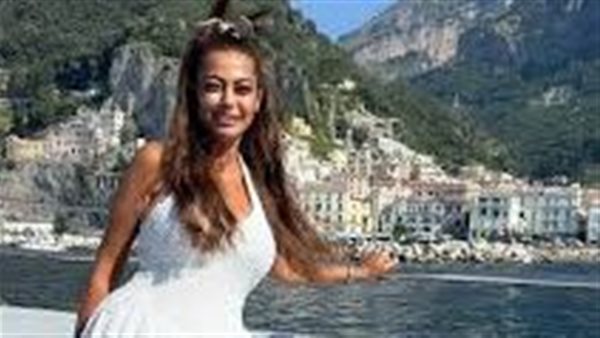 أسود قصير.. داليا مصطفى تثير ضجة بإطلالة جريئة | شاهد