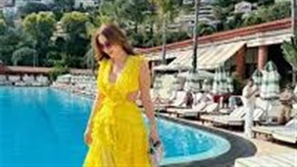 بالدانتيل.. نسرين طافش تثير ضجة بإطلالة جريئة | شاهد