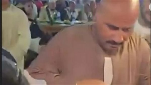 رُزم فلوس في شنطة.. نُقطة مليون جنيه لعريس بالمنيا تثير الجدل | فيديو