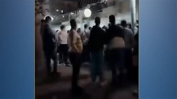 التفاصيل الكاملة لمشاجرة بين ركاب داخل محطة مترو الزيتون | فيديو