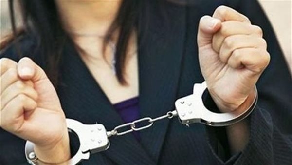 علاقة محرمة وتهديد بمقاطع خادشة.. تفاصيل الحكم على المتهمة بابتزاز طبيب في الإسكندرية