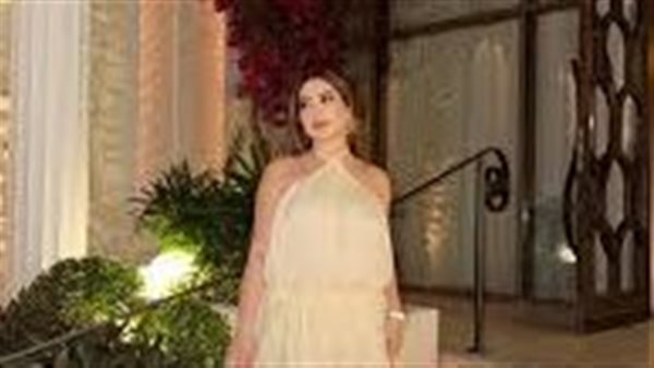 بالأصفر الجريء.. نسرين طافش تثير ضجة بهذه الإطلالة | شاهد