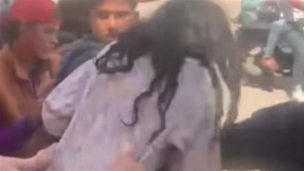 عاوزة تموتني.. فحص فيديو صادم لسيدة تطارد طفلا بأكتوبر