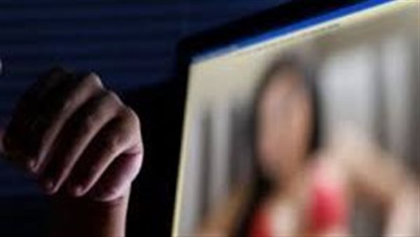 تفاصيل مثيرة.. رحلة رسم تاتو تتحول لجريمة تعرية وابتزاز في القليوبية | فيديو