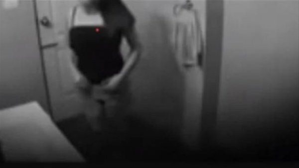 هاتف في وضع التصوير داخل غرفة الملابس.. فضيحة داخل مستشفى الشيخ زايد