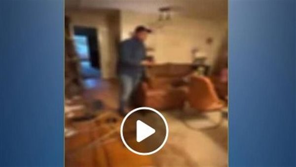  اطلعى يا لقاء.. غيرة سيدة على طليقها تنتهى بقسم الشرطة بالإسكندرية | فيديو