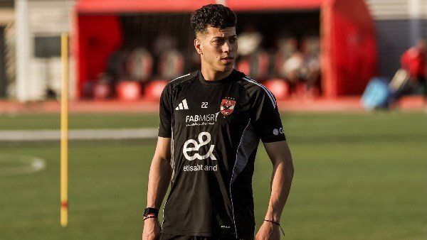 راتب خرافي وسيارة فاخرة.. تفاصيل عقد إمام عاشور الجديد مع الأهلي