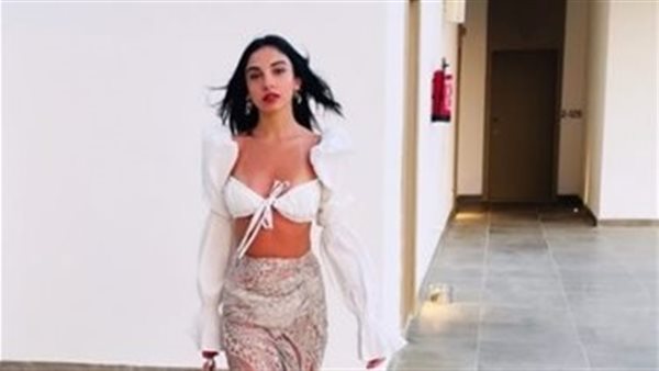 بالكاجوال.. سلمى أبو ضيف تخطف الأنظار بهذه الإطلالة | شاهد 