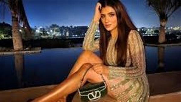 جريئة للغاية.. مي عمر تثير الجدل بهذه الإطلالة | شاهد