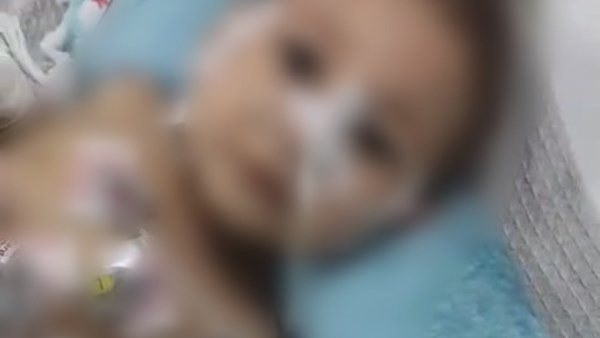  أهالي ضحية جدتها وعمتها بالصف يناشدون الصحة: أنقذوا رحمة تحتاج معدة صناعية 