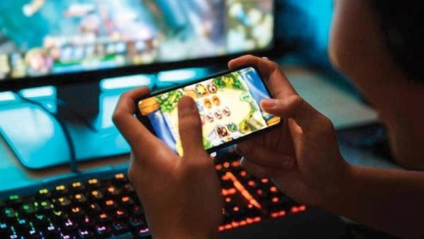 بسبب لعبة إلكترونية.. فصل طالبتين وحرمانهما من الامتحانات في الإسكندرية
