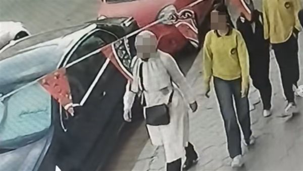 خايفة ونفسيتها متدمرة.. تفاصيل مأساوية في اعتداء ولية أمر على تلميذة بمصر الجديدة 