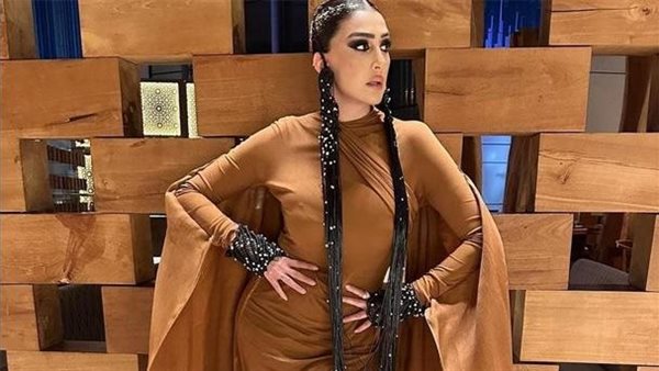 لوك شبابي..غادة عبد الرازق تخطف الأنظار بهذه الإطلالة | شاهد